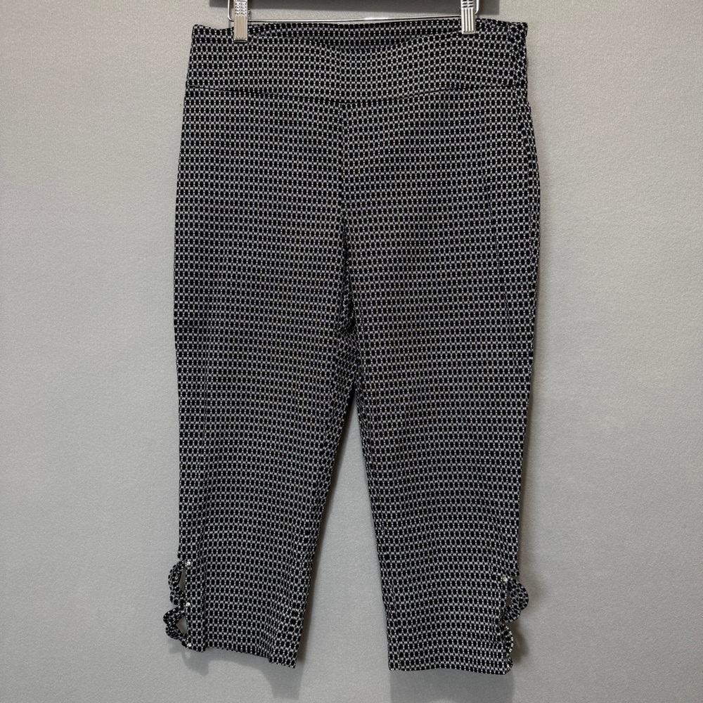 Attyre Black White Geometric Cropped Pants Size 12 Cutout Hem Stretch Pull‑On
